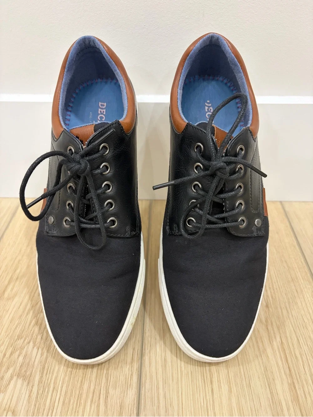 DECARSDZ Men’s Black Canvas Low Top Lace-Up Sneakers Brown Trim White Sole 8
